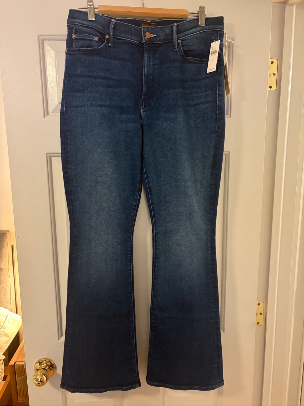 MOTHER The Weekender Mid Rise Flare size 33- NWT; never worn